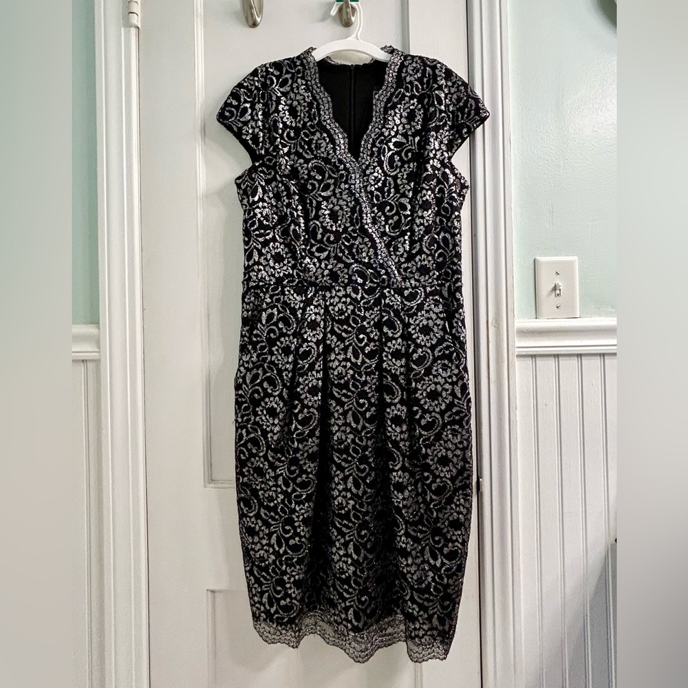 Alex Evenings Dress • Black & Silver • it has pockets!!